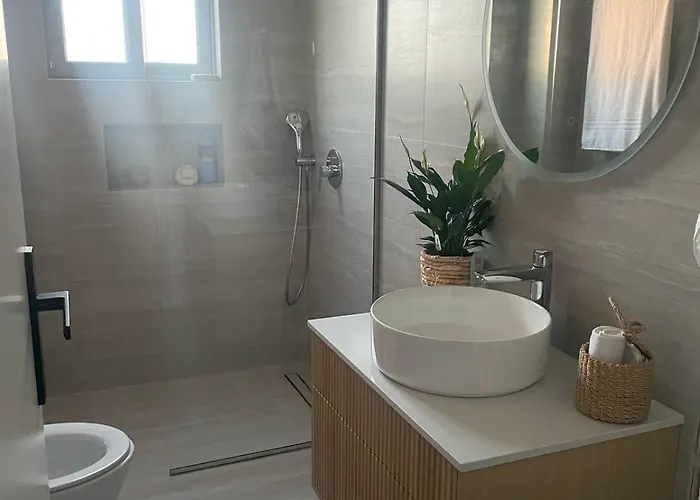 Seabreeze Shkembi I Kavajes,golem,ngjitur Me Grand Blue Fafa דירה *